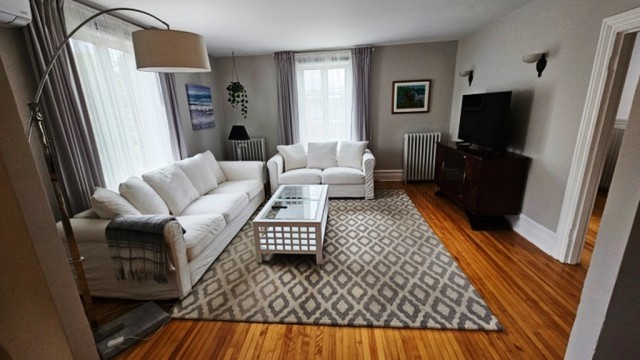 Longueuil  3 b. $90/day. Apartment for rent in Longueuil