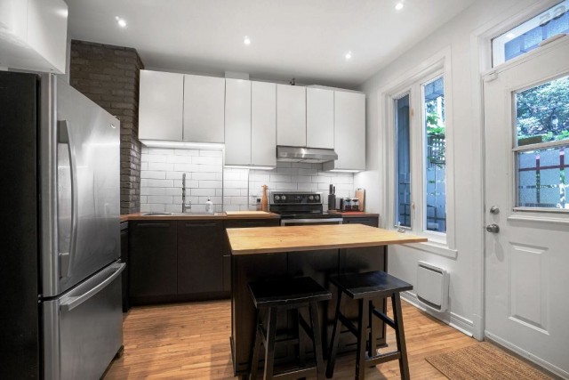 Hochelaga-Maisonneuve  2 b. $78/day. Apartment for rent in Hochelaga-Maisonneuve