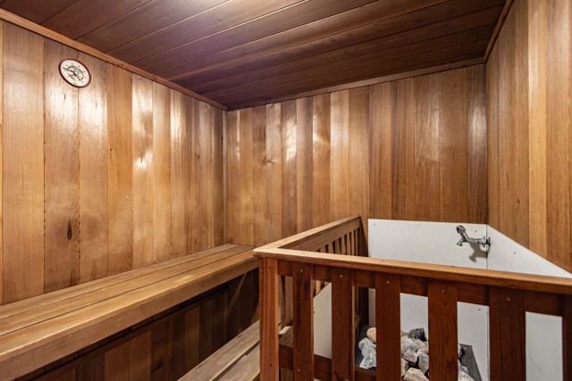 Pointe-Claire Apartment 3 b. $2,575/month. Apartment for rent in Pointe-Claire