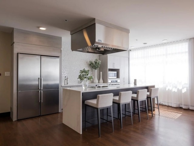 Saint-Lambert Apartment 2 b. $2,500/month. Apartment for rent in Saint-Lambert