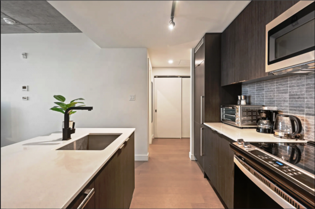 Ville-Saint-Laurent  1 b. $100/day. Apartment for rent in Ville-Saint-Laurent