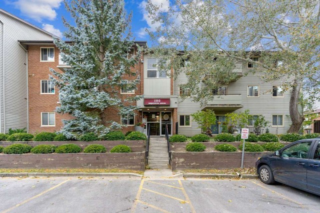 London Apartment 2 b. $1,550/month. Apartment for rent in London