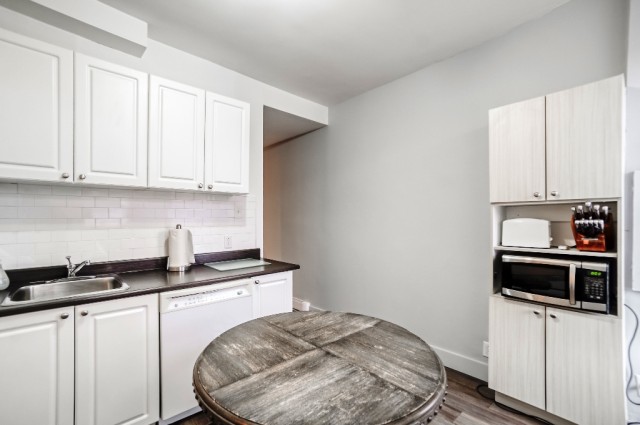Plateau Mont-Royal  1 b. $53/day. Apartment for rent in Plateau Mont-Royal