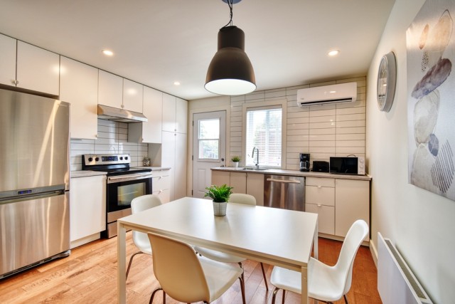 Mercier and Nouveau-Rosemont  1 b. $50/day. Apartment for rent in Mercier and Nouveau-Rosemont