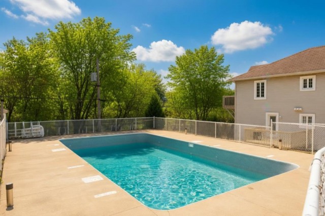 Ville-Emard and Cote-St-Paul  2 b. $61/day. Apartment for rent in Ville-Emard and Cote-St-Paul