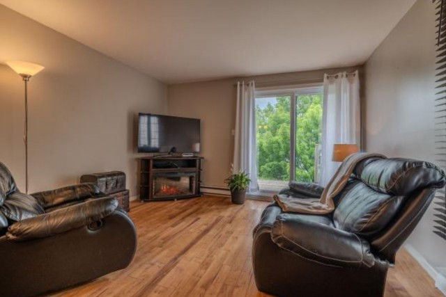 Ville-Emard and Cote-St-Paul  2 b. $61/day. Apartment for rent in Ville-Emard and Cote-St-Paul