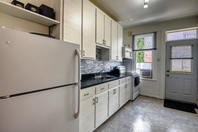 Plateau Mont-Royal  1 b. $64/day. Apartment for rent in Plateau Mont-Royal