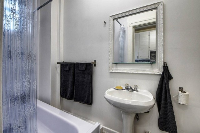 Plateau Mont-Royal  1 b. $64/day. Apartment for rent in Plateau Mont-Royal