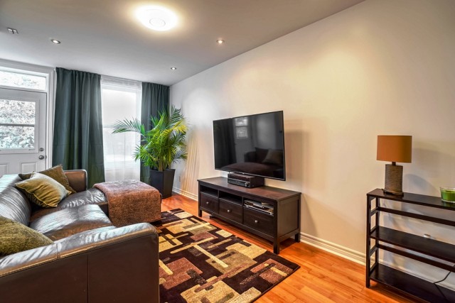 Ville-Emard and Cote-St-Paul  2 b. $80/day. Apartment for rent in Ville-Emard and Cote-St-Paul