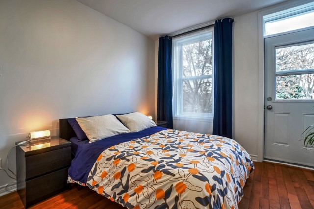 Ville-Emard and Cote-St-Paul  2 b. $80/day. Apartment for rent in Ville-Emard and Cote-St-Paul