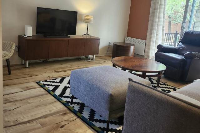 Brossard  2 b. $80/day. Apartment for rent in Brossard