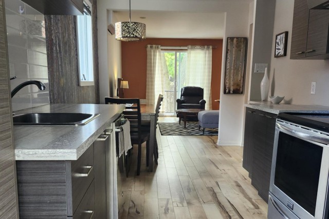 Brossard  2 b. $80/day. Apartment for rent in Brossard