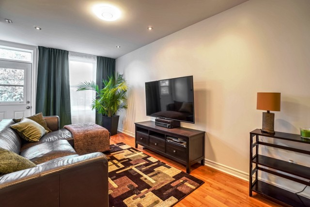 Ville-Emard and Cote-St-Paul  2 b. $80/day. Apartment for rent in Ville-Emard and Cote-St-Paul