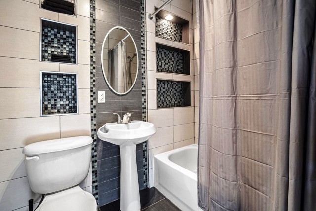 Ville-Emard and Cote-St-Paul  2 b. $80/day. Apartment for rent in Ville-Emard and Cote-St-Paul