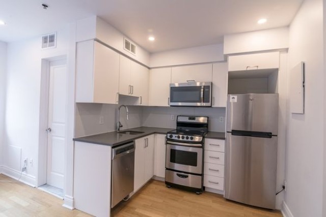 Plateau Mont-Royal Apartment Studio $1,095/month. Apartment for rent in Plateau Mont-Royal