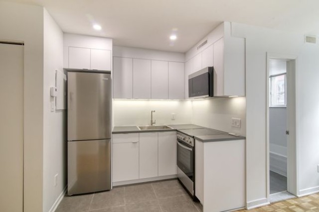 Plateau Mont-Royal Apartment Studio $1,245/month. Apartment for rent in Plateau Mont-Royal
