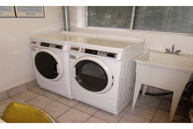 Cote-des-Neiges Apartment 2 b. $1,395/month. Apartment for rent in Cote-des-Neiges