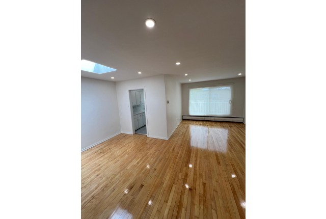 Dorval Apartment 1-2 b. $1,300/month. Apartment for rent in Dorval