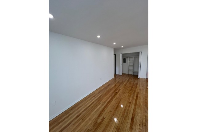 Dorval Apartment 1-2 b. $1,300/month. Apartment for rent in Dorval