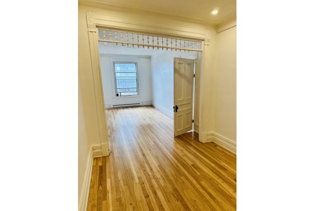 Quartier latin and south-central Plex 4+ b. $1,750/month. Apartment for rent in Quartier latin and south-central